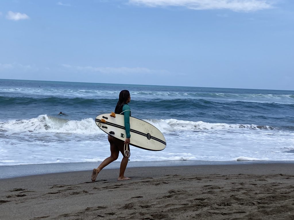 Bali, Surfing na Kuta Beach